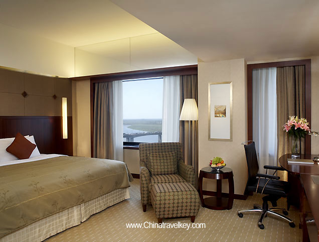 Guestroom of Shangri-La Hotel Harbin 