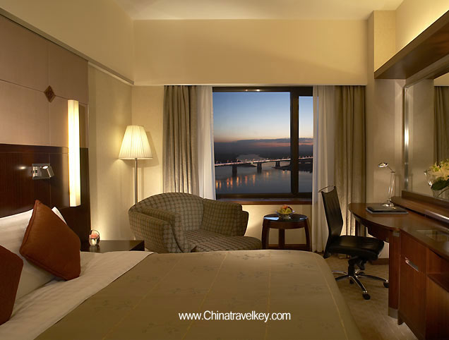 Guestroom of Shangri-La Hotel Harbin 