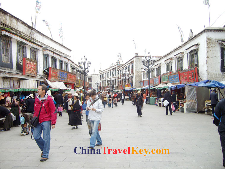 photo of lhasa barhor street