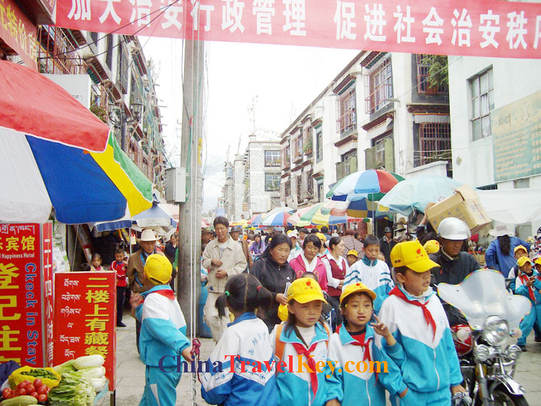 photo of lhasa barhor street