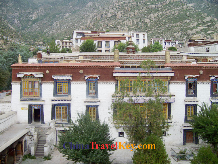 photo of lhasa drepung monastery