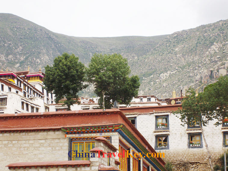 photo of lhasa drepung monastery