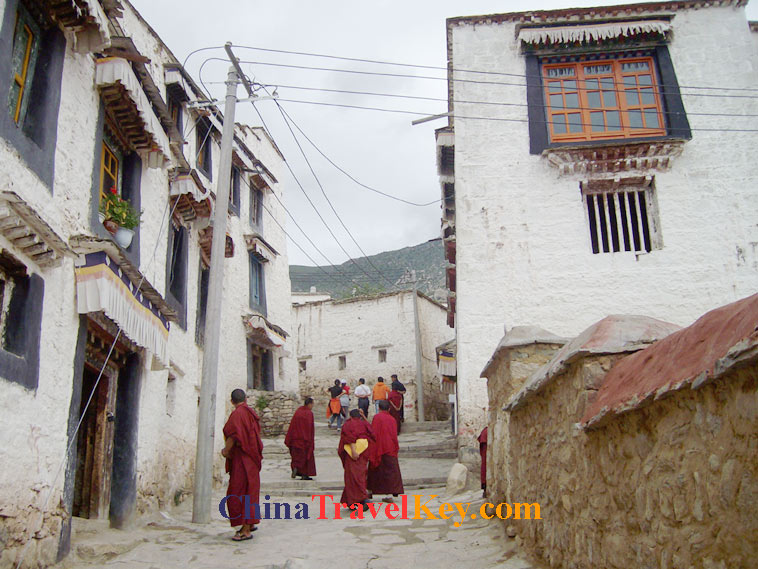 photo of lhasa drepung monastery
