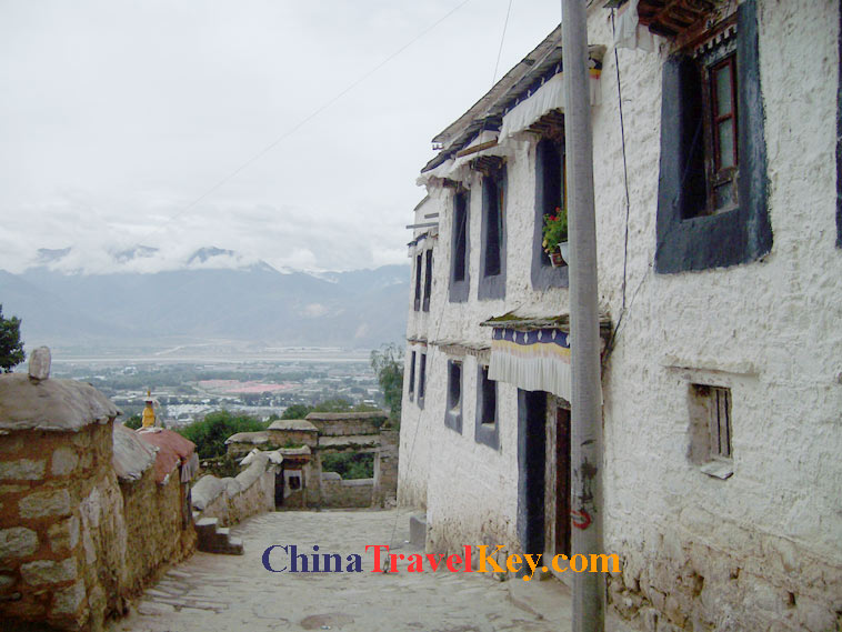 photo of lhasa drepung monastery