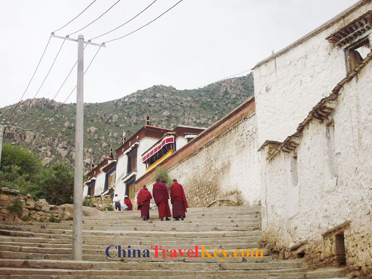 photo of lhasa drepung monastery