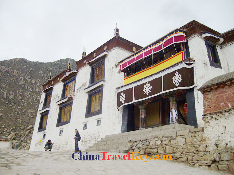 photo of lhasa drepung monastery
