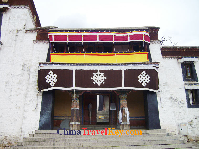 photo of lhasa drepung monastery