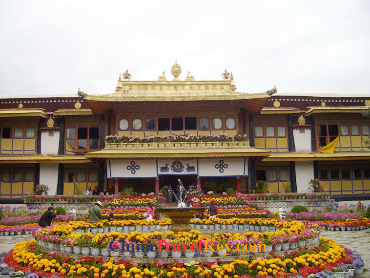photo of lhasa norbulingka park