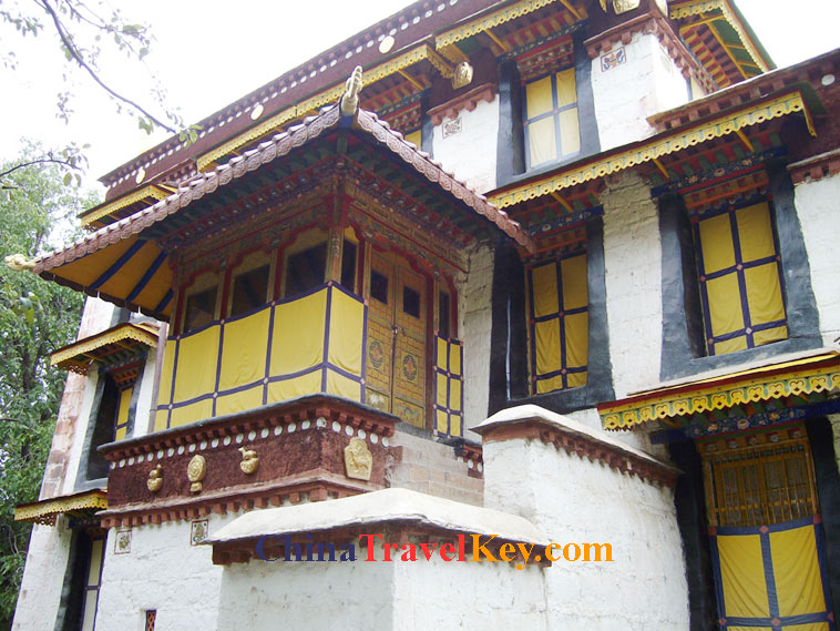 photo of lhasa norbulingka park