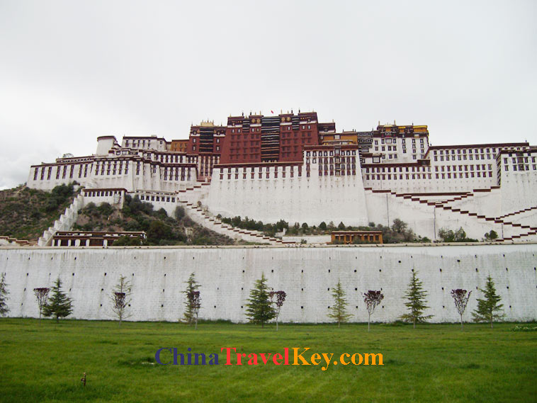 photo of lhasa potala palace 