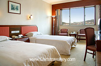 Guestroom of Donghai Hotel Qingdao