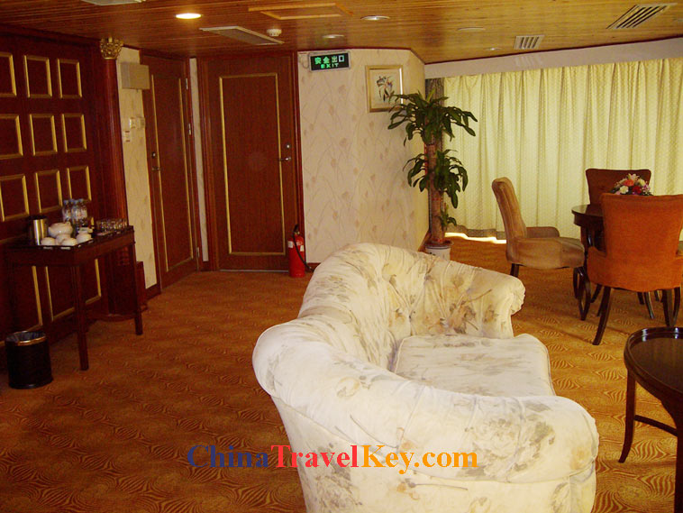photo oriental king ship inside