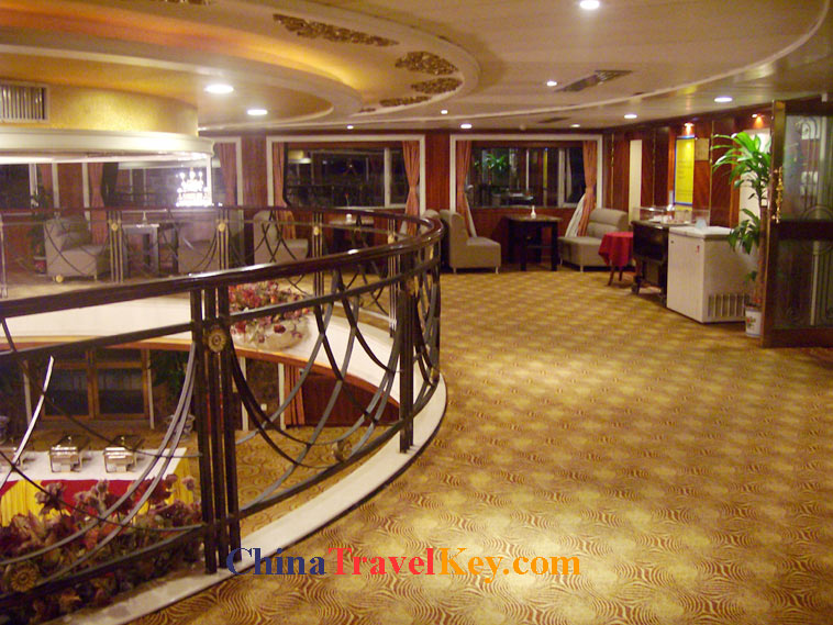 photo oriental king ship inside