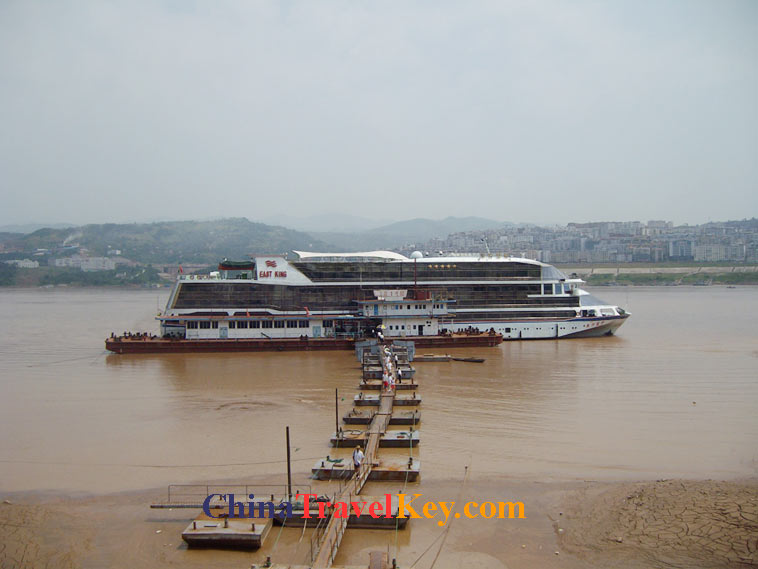 photo of oriental king ship outside