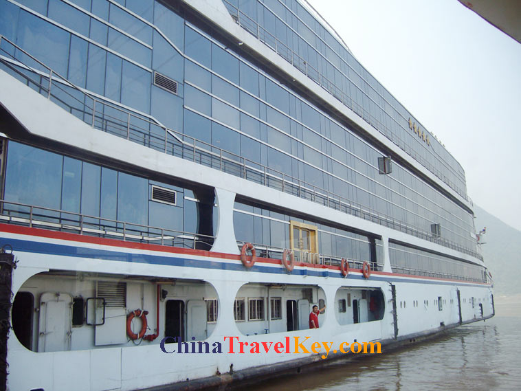 photo of oriental king ship outside