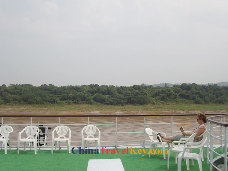 photo of oriental king ship outside