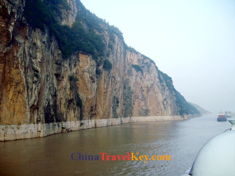 photo of Yangtze River qutang gorge