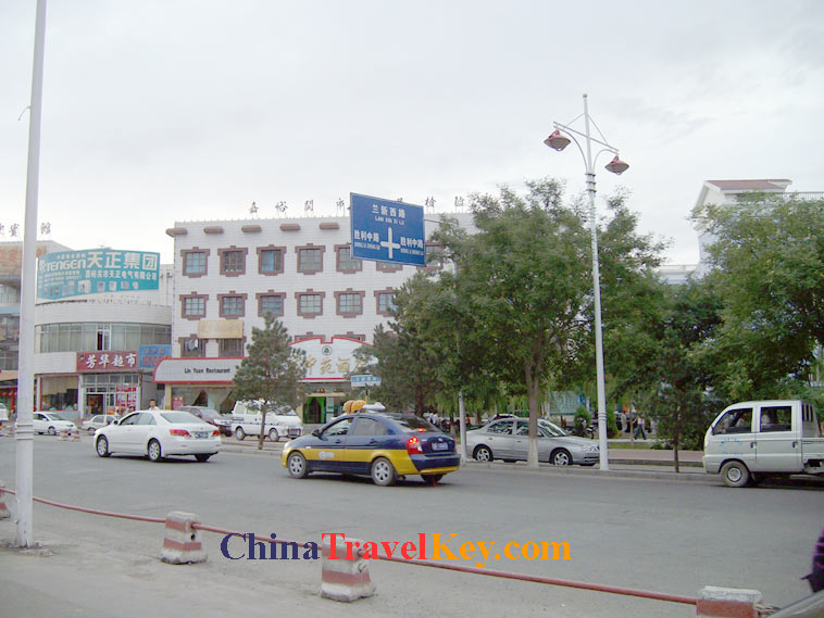 photo of jiayuguan city street