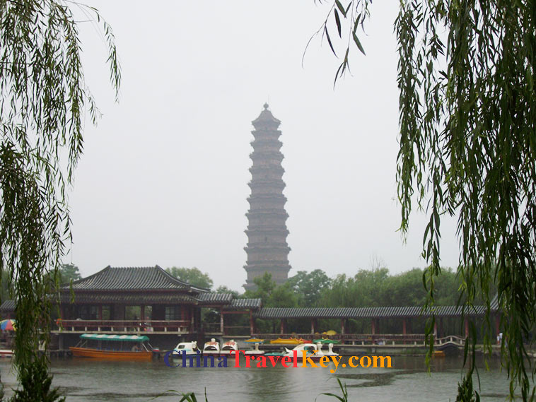 photo of kaifeng iron pagoda park