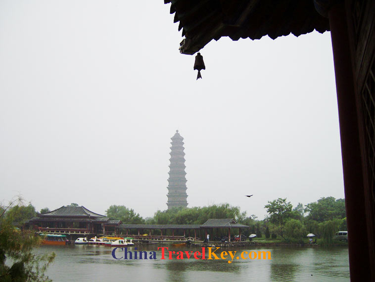 photo of kaifeng iron pagoda park