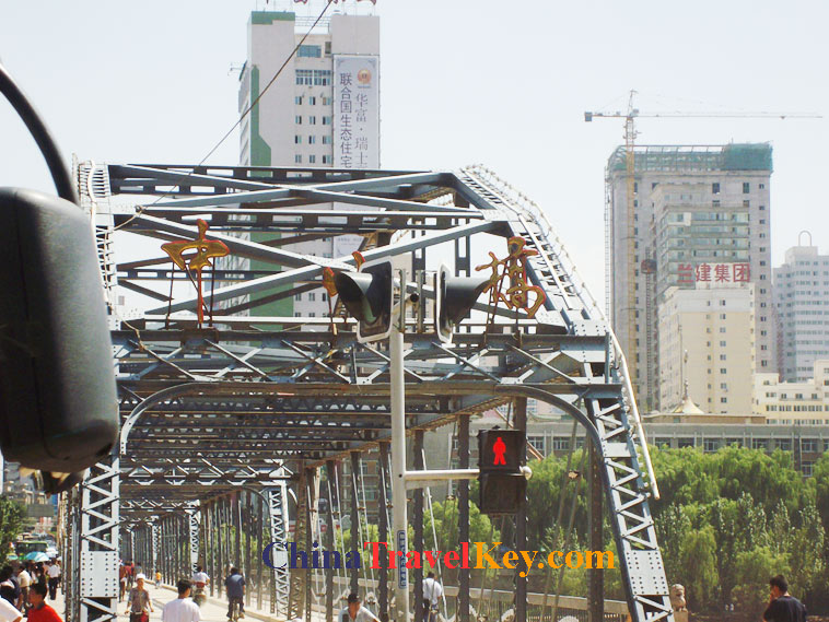 photo of zhongshan bridge