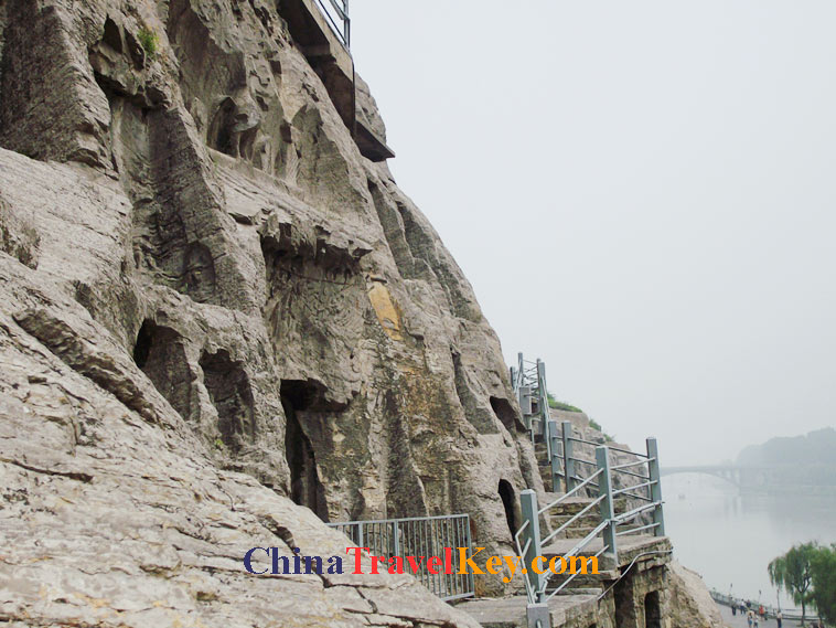 photo of luoyang longmen grotto