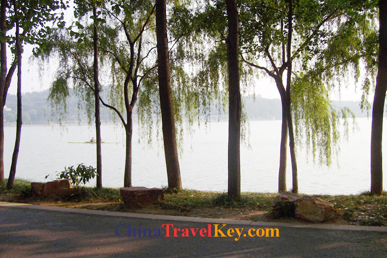 photo of nanjing xuanwu lake