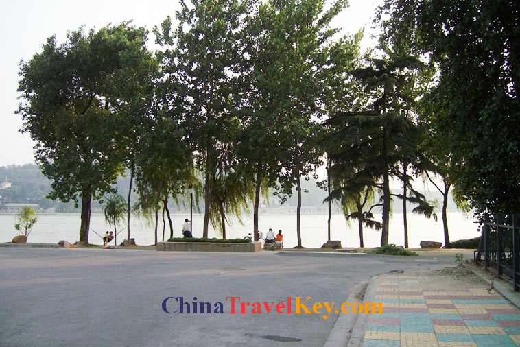 photo of nanjing xuanwu lake