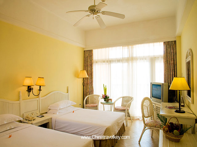 Guestroom of Golden Phoenix Seaview Hotel Sanya