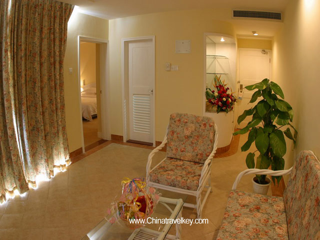 Guestroom of Golden Phoenix Seaview Hotel Sanya