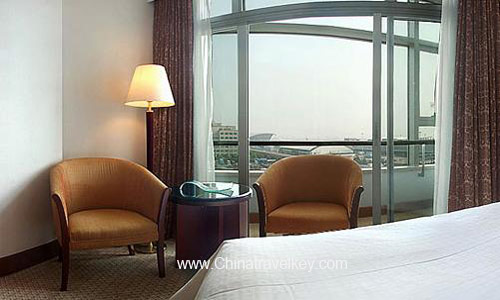 Guestroom of Ramada Pudong Airport Shanghai Hotel 