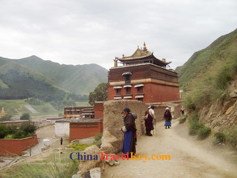 photo of labrang monastery