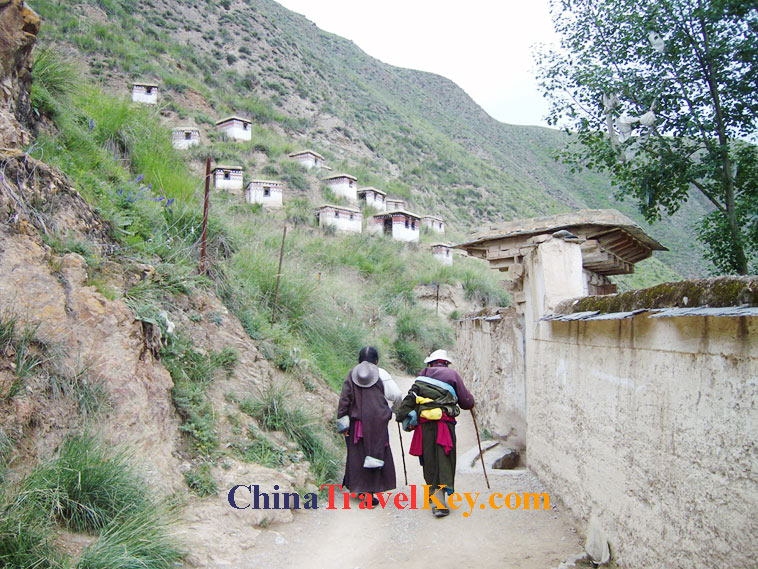 photo of labrang monastery